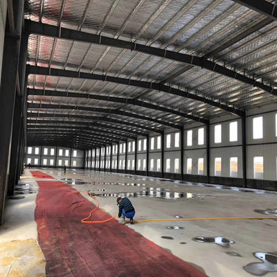 Xưởng kết cấu thép rộng rãi Lý tưởng cho các ứng dụng văn phòng tại công trường và nhà kho kỹ thuật sản xuất với khung thép chắc chắn