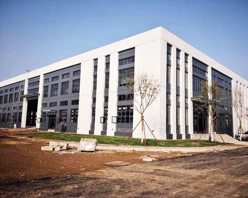 Nhà kho kết cấu thép với mái và vách bao che bằng tấm panel sandwich