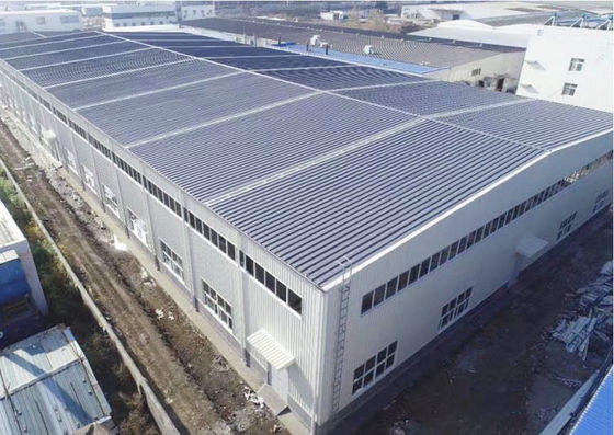 Nhà kho kết cấu thép với cửa panel sandwich được chứng nhận ISO 9001
