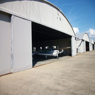 Hangar máy bay có thiết kế tùy chỉnh với cách nhiệt và âm thanh tùy chọn và lắp ráp sẵn