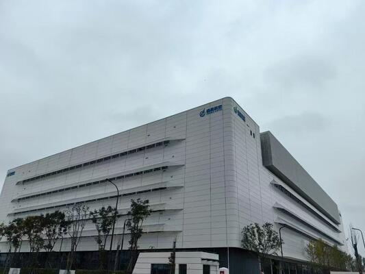 Nhà kho kết cấu thép cấp 7-9 chống động đất với dầm thép hình chữ H đặc và cửa sổ kính hai lớp hợp kim nhôm