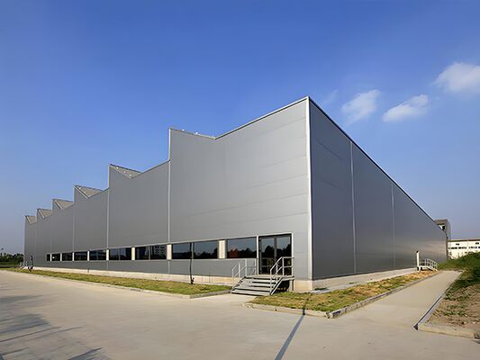 Q235 Q345B Xưởng xây dựng cấu trúc thép được xây dựng với khung thép C và tấm tường len đá cung cấp khả năng chống cháy vượt trội